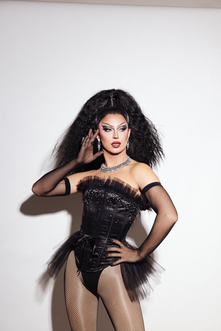 Voorprogramma: Dragqueen Rox Monroe